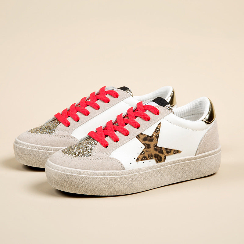 Livia:™-Sneakers met Star Details