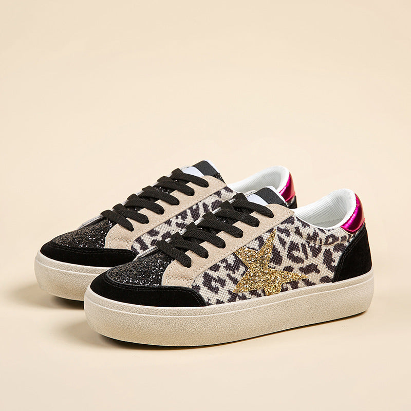 Livia:™-Sneakers met Star Details